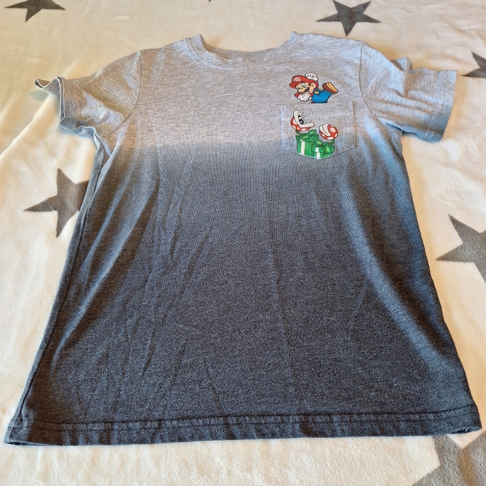 Nintendo Mario Boys Size S Gray Jump Pocket Play Short Sleeve Graphic T-Shirt